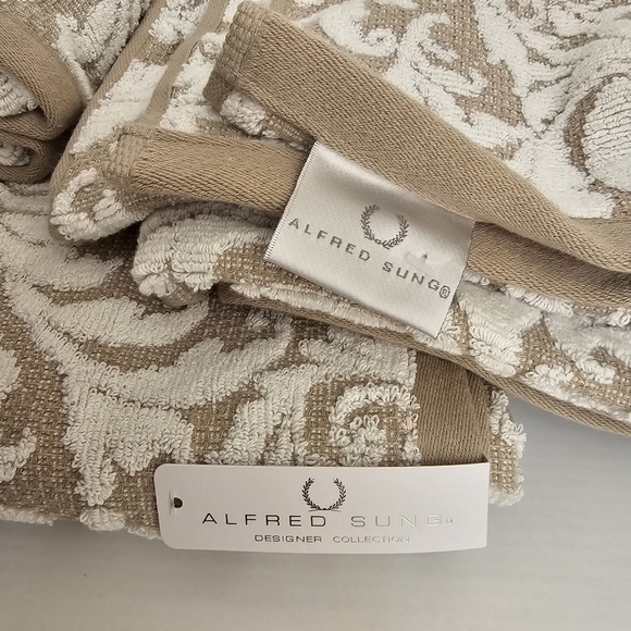 Alfred Sung 4 Piece Decorative Towel set - Picture 9 of 12